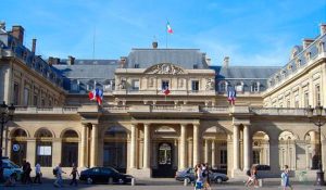 Королевский дворец в Париже